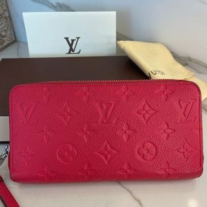 Louis Vuitton Zippy wallet in POPPY w/ box, dust bag & receipt